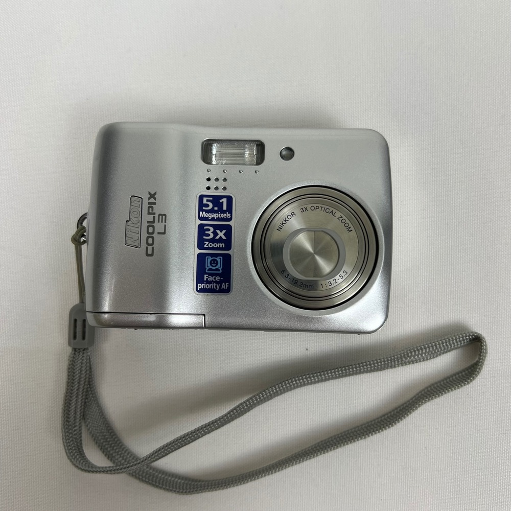 Nikon Coolpix L3 Digital Camera Silver 5.1MP 3x Zoom Excellent Y2K Retro P&S - Picture 2 of 6